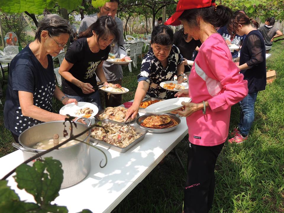 享用在地風味餐